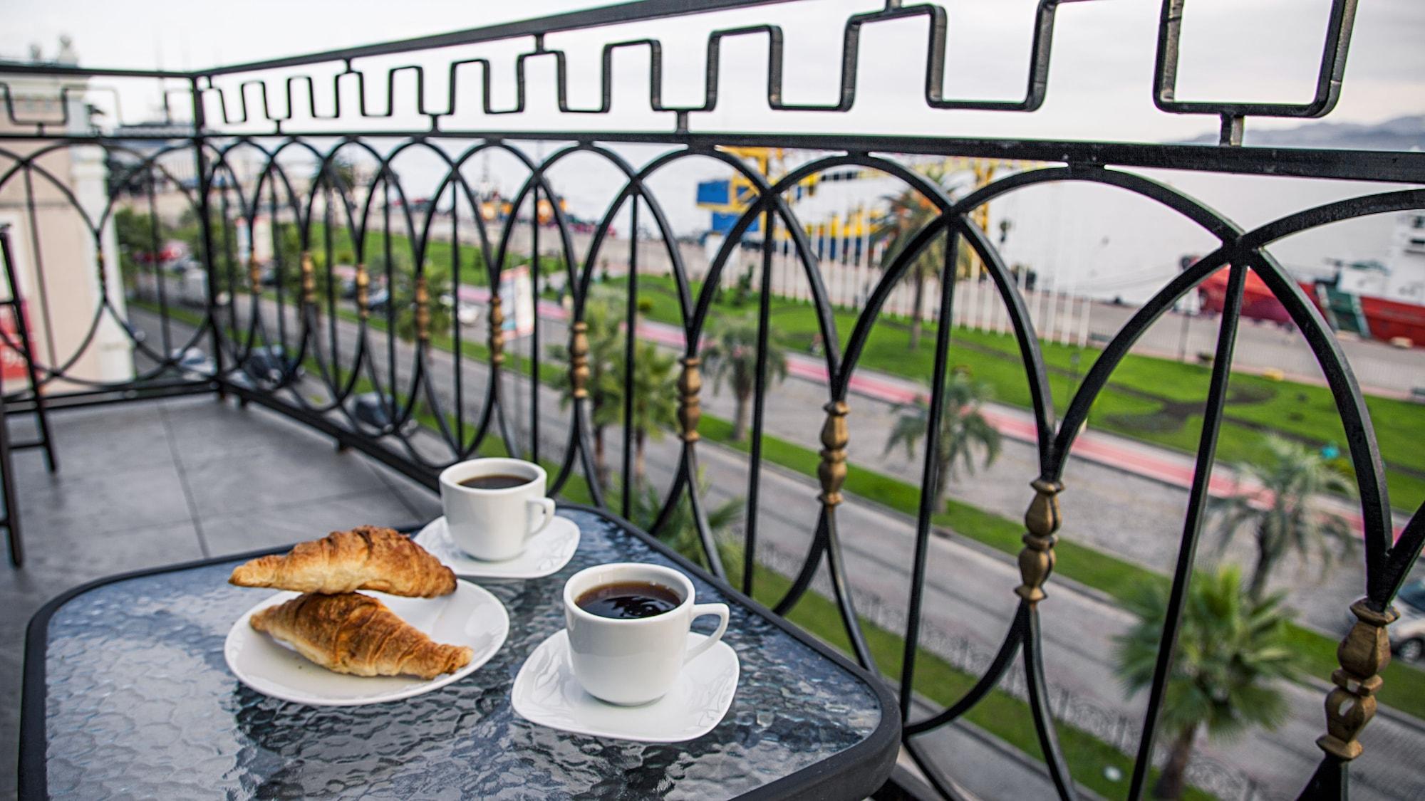 The Admiral Hotel Batumi Exterior photo