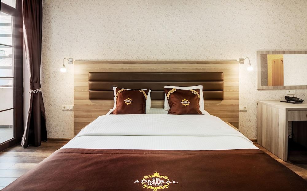 The Admiral Hotel Batumi Exterior photo