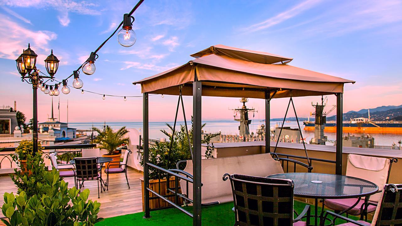 The Admiral Hotel Batumi Exterior photo