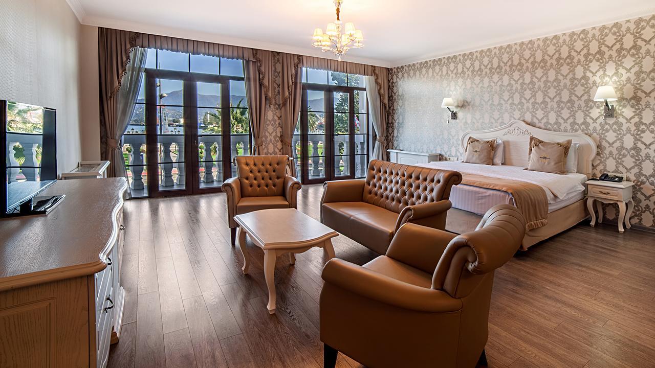 The Admiral Hotel Batumi Exterior photo