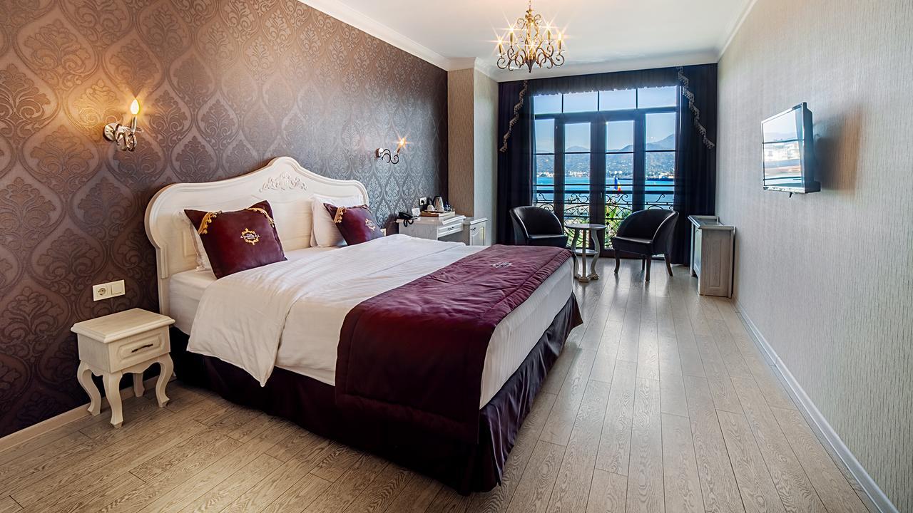 The Admiral Hotel Batumi Exterior photo